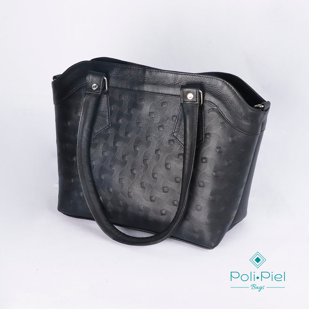 Zircón: bolso amplio de cuero con diseño sobrio y textura distintiva