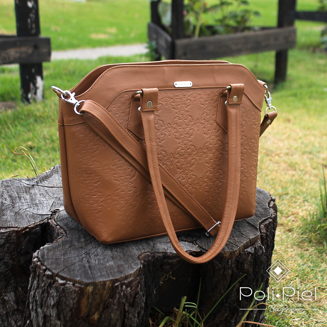 Zircón: bolso amplio de cuero con diseño sobrio y textura distintiva