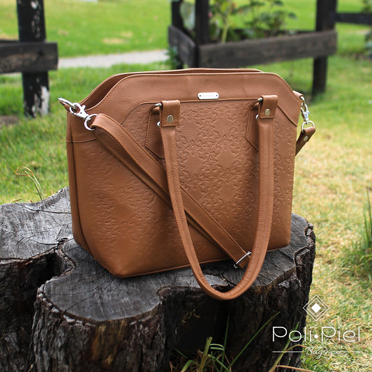 Zircón: bolso amplio de cuero con diseño sobrio y textura distintiva