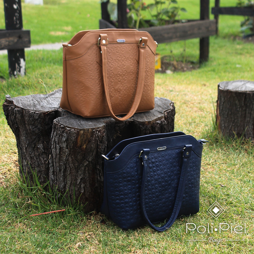 Zircón: bolso amplio de cuero con diseño sobrio y textura distintiva